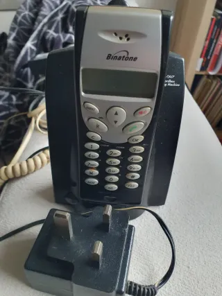 Lote 2 móviles antiguos Ericsson y Motorola