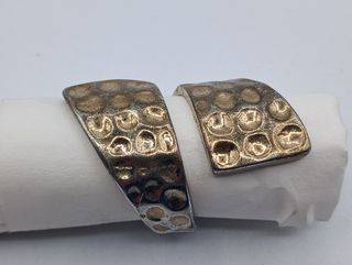 Anillo en espiral dorado