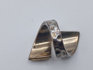 Anillo en espiral dorado