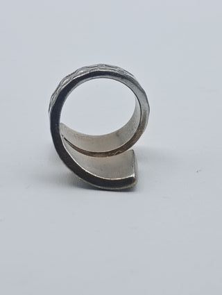 Anillo en espiral dorado