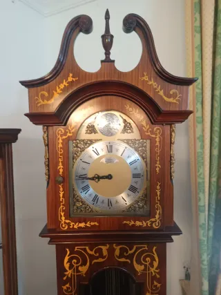 Reloj de pie antiguo madera y cristal se vende en
