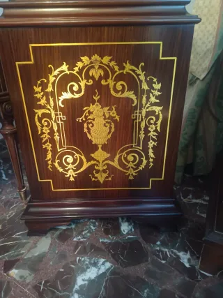 Reloj de pie antiguo madera y cristal se vende en
