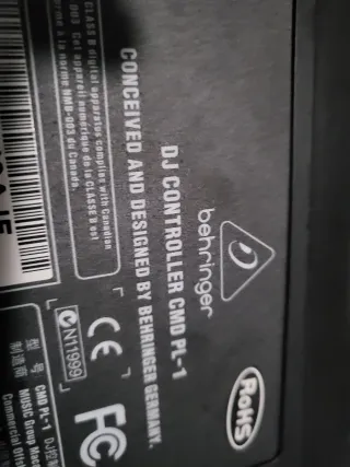 Controlador MIDI Behringer CMD PL-1