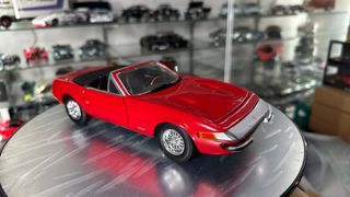 Ferrari 365 GTB/4 Daytona Hot Wheels escala 1:18