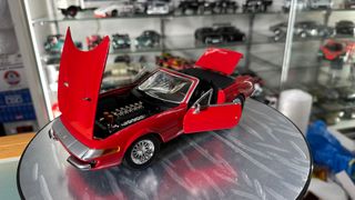 Ferrari 365 GTB/4 Daytona Hot Wheels escala 1:18