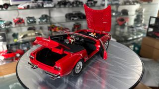Ferrari 365 GTB/4 Daytona Hot Wheels escala 1:18