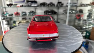 Ferrari 365 GTB/4 Daytona Hot Wheels escala 1:18
