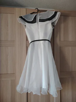 Vestido vaporoso blanco y negro