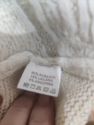 Jersey lana beige cuello caja con senefas blanca