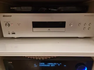 Lector CD Pioneer Plata.