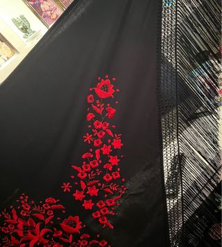 Mantón de Manila bordado