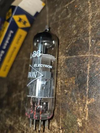 Válvula PCL86 Radio antigua de valvulas