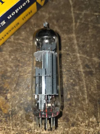 Válvula PCL86 Radio antigua de valvulas