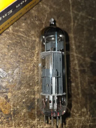 Válvula PCL86 Radio antigua de valvulas