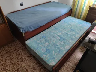 Cama nido de madera con colchones de 80