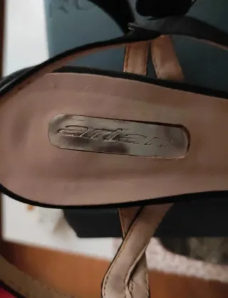 Zapatos de tacón negros de raso