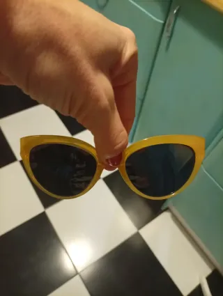 Gafas de sol amarillas