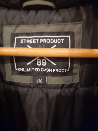 Parka juvenil verde oscuro con capucha