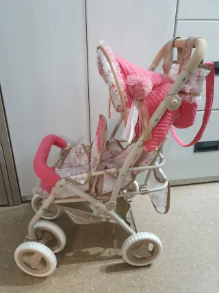 Carritos de muñecas gemelar rosa y rosa y fresa.