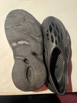 Yeezy Foam Runner Negro