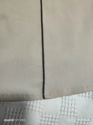 Falda larga beige con costuras