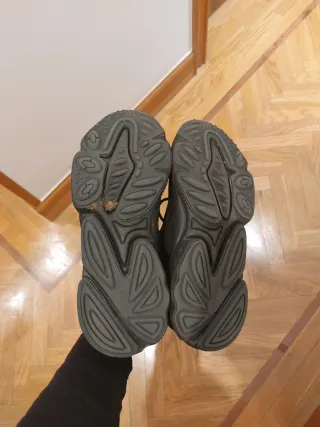 Zapatillas Adidas Negras y Naranjas