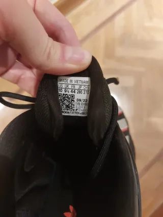 Zapatillas Adidas Negras y Naranjas