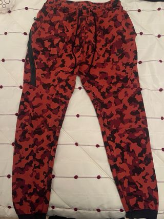 Chándal Nike Camuflaje Rojo y Negro