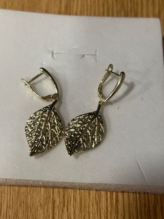 Pendientes hoja laminado 14K