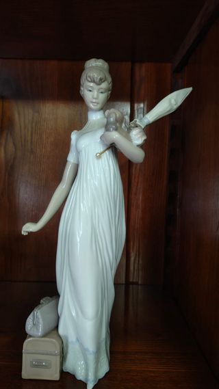 Figura de porcelana mujer