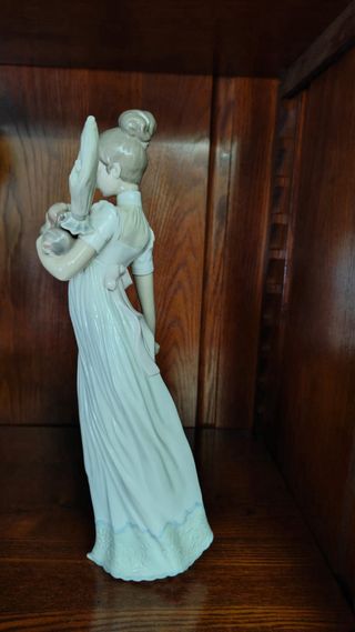 Figura de porcelana mujer