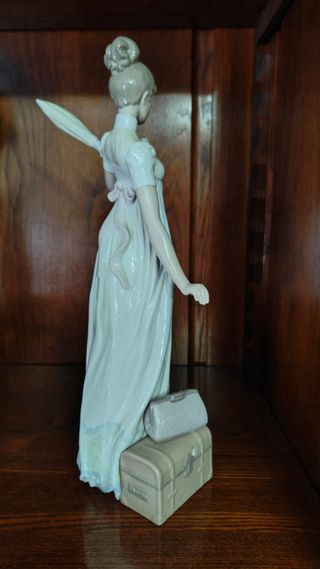 Figura de porcelana mujer