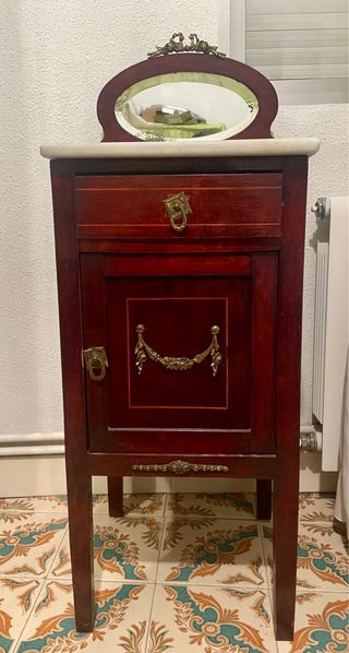 Conjunto de Cabecero, mesilla y armario antiguos