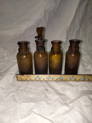 Lote 4 Bottiglie Antiche di Farmacia