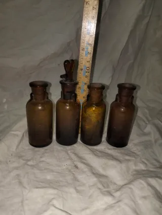 Lote 4 Bottiglie Antiche di Farmacia