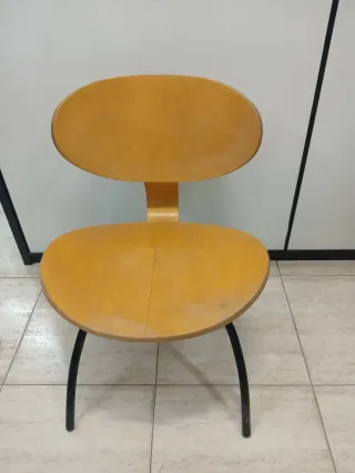 Madrid. Vintage IKEA plywood silla from the 1990s.