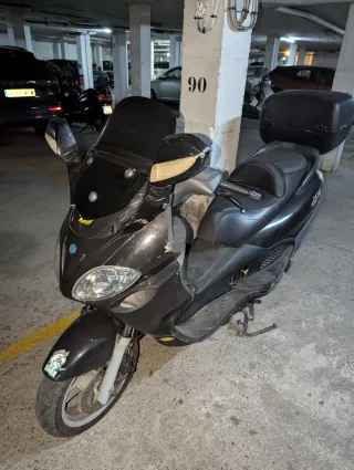 Moto maxiscooter Piaggio X9 125