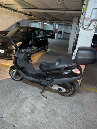 Moto maxiscooter Piaggio X9 125