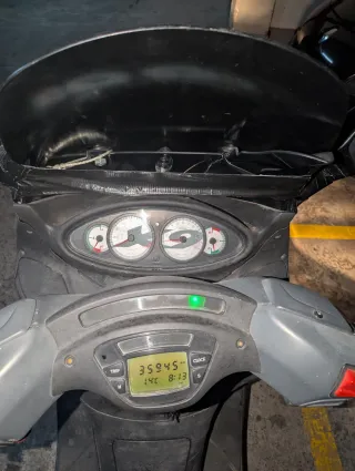 Moto maxiscooter Piaggio X9 125