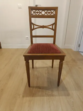 Juego de 6 sillas de comedor de madera de cerezo.