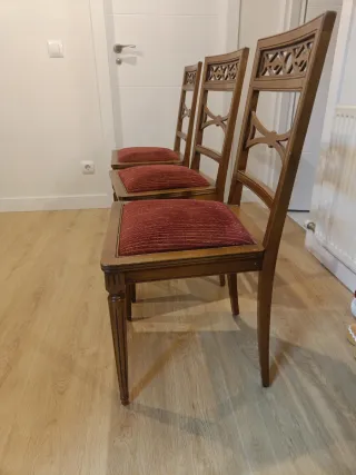 Juego de 6 sillas de comedor de madera de cerezo.