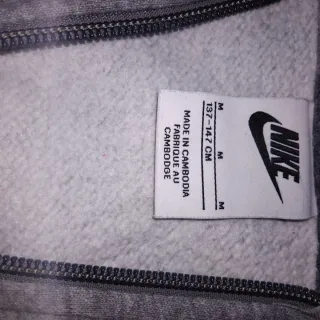 Chaqueta Nike Gris con Cremallera