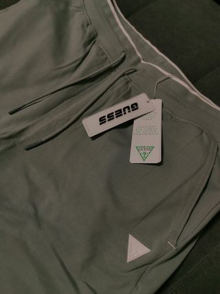 Pantalón Guess NUEVO con etiquetas