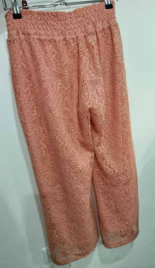 Pantalón de encaje rosa con cinturón y forro