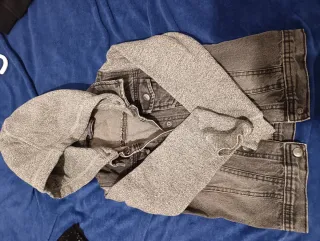 Chaqueta vaquera con capucha niño