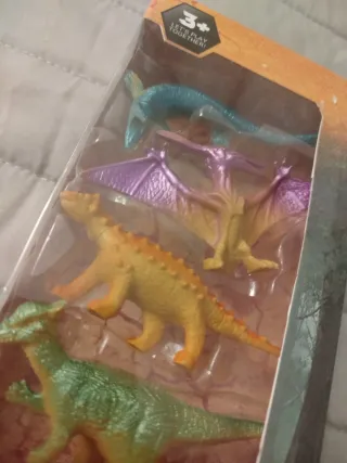 Nuevo. Juguete dinosaurios