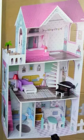 Casita de muñecas de madera