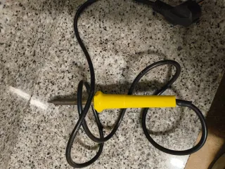 Soldador eléctrico amarillo