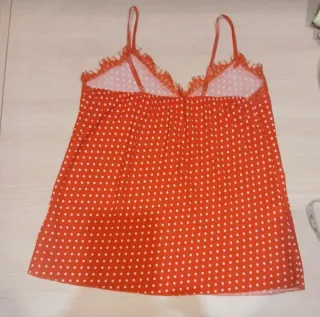 Camiseta tirantes lunares roja y blanca