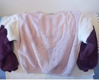 Jersey rosa , blanco y morado peludo